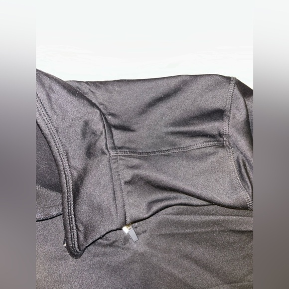 Legend Longlseeve Sport Top. Size medium - Picture 3 of 4